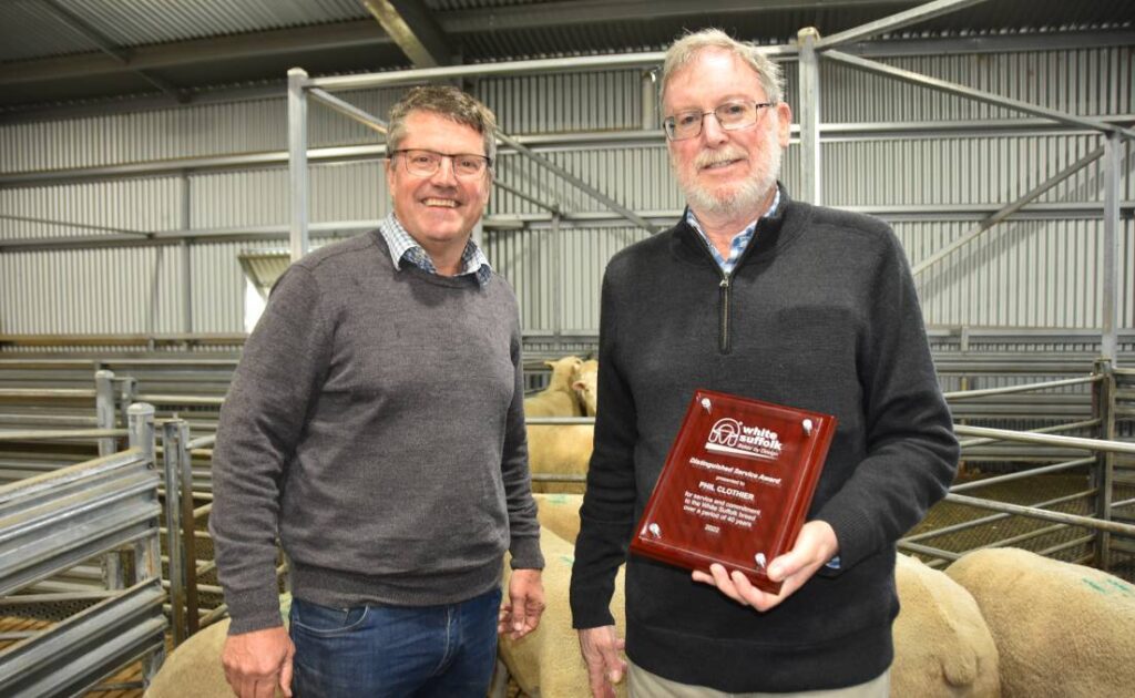Phil Clothier receives Australian White Suffolk Service Award